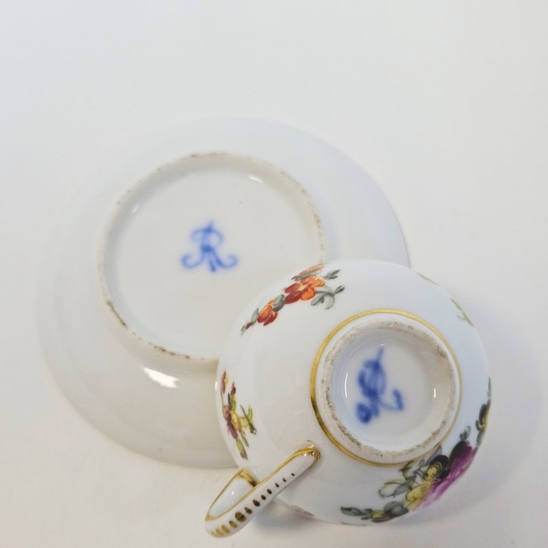 Чашка для кофе с блюдцем Helena Wolfsohn 19в полихромная роспись в стиле мейссенский букет