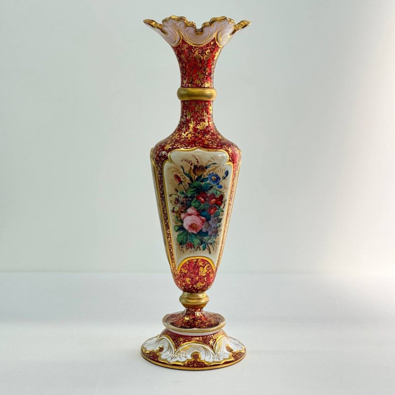 Ваза из богемского эмалированного и позолоченного стекла