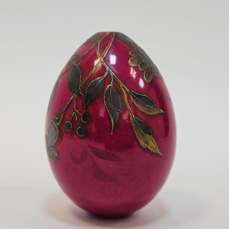 Пасхальное яйцо Россия фарфор 1880гг крытье малинового цвета