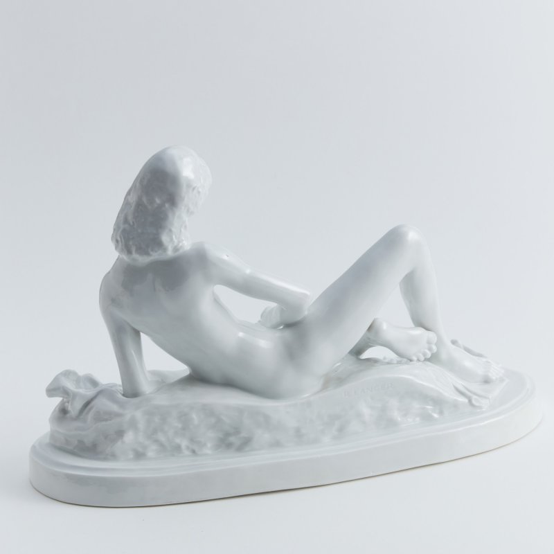 Фарфоровая скульптура Обнаженная девушка. Скульптор Wilhelm Robert Richard Langer (1879–1950).