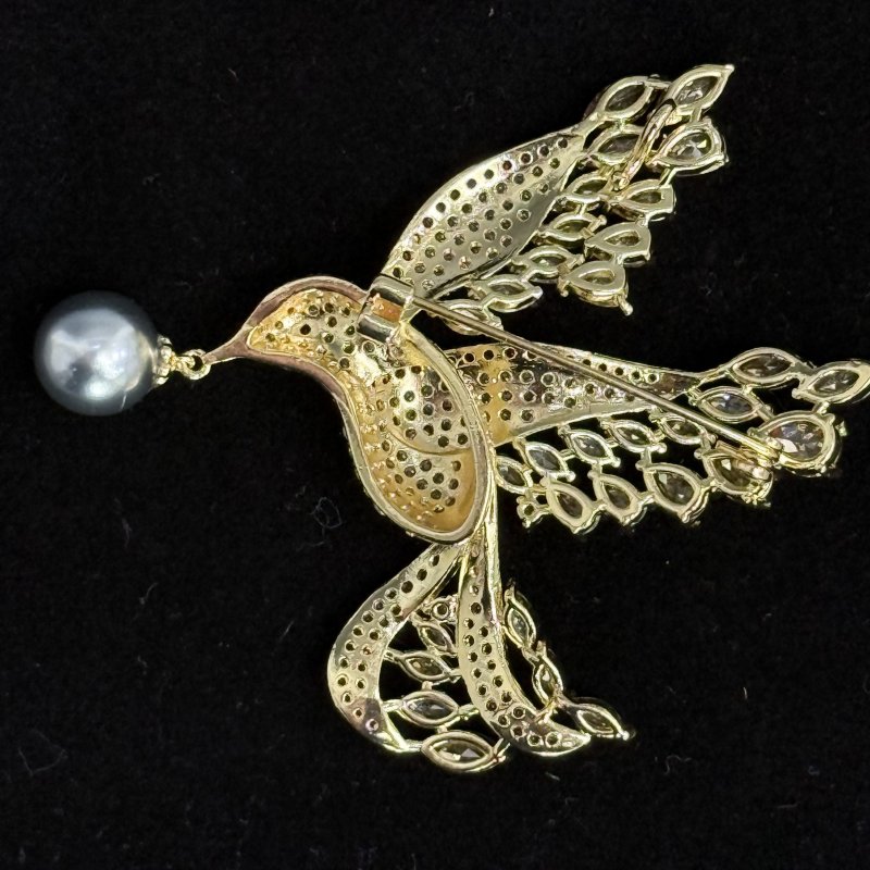 Брошь из цирконов в форме колибри 20 в