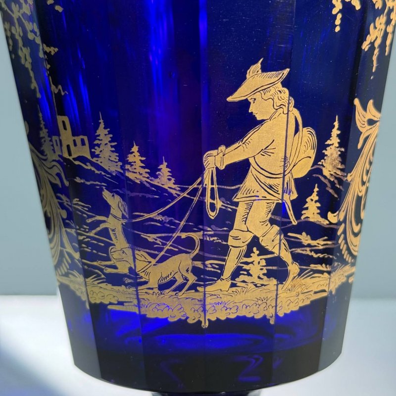 Кубок с крышкой из синего стекла Богемия