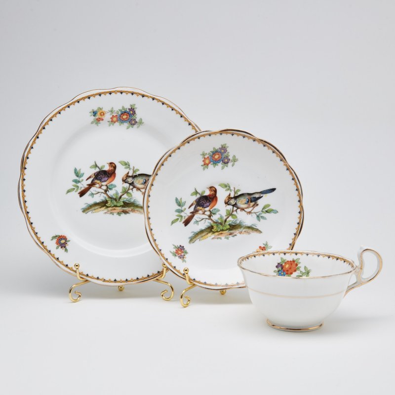 Чашка с блюдцем и десертной тарелкой Роял Альберт