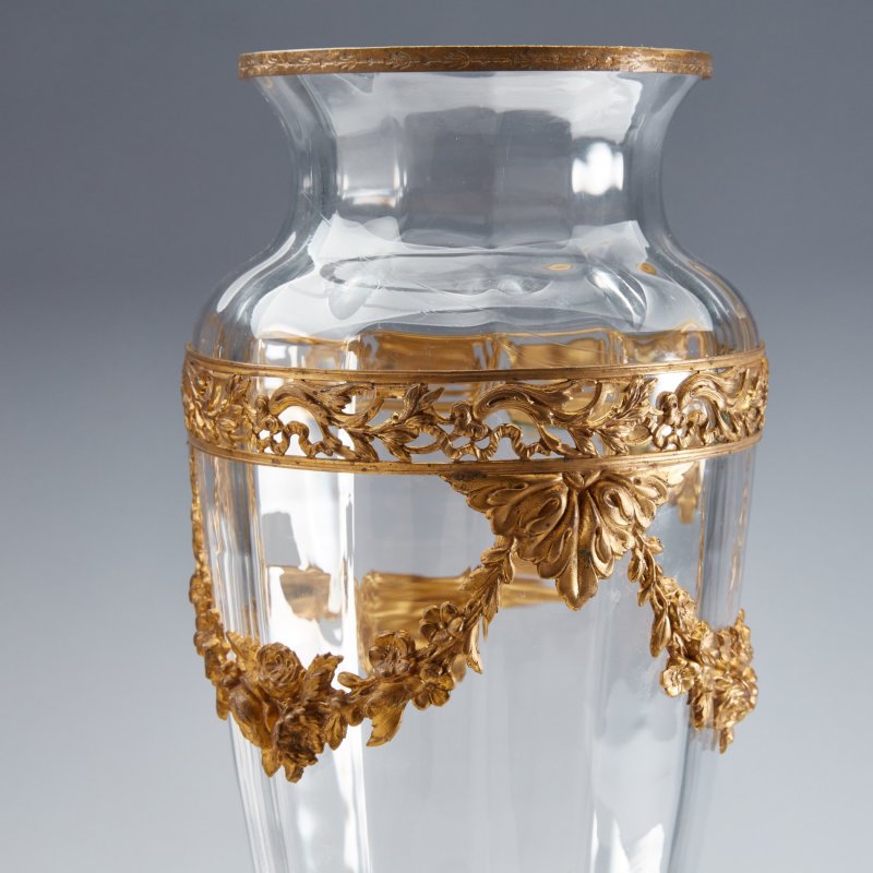 Старинная ваза с латунным декором