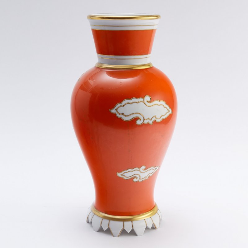 Винтажная фарфоровая ваза с драконом.