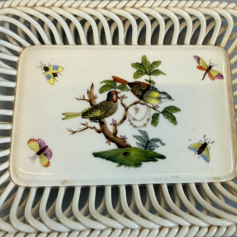 Небольшая вазочка прямоугольной формы