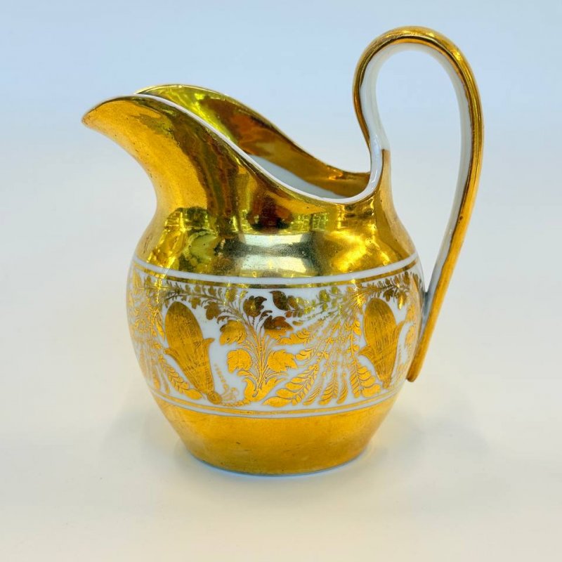 Молочник со стилизованным золоченым растительным орнаментом Желуди