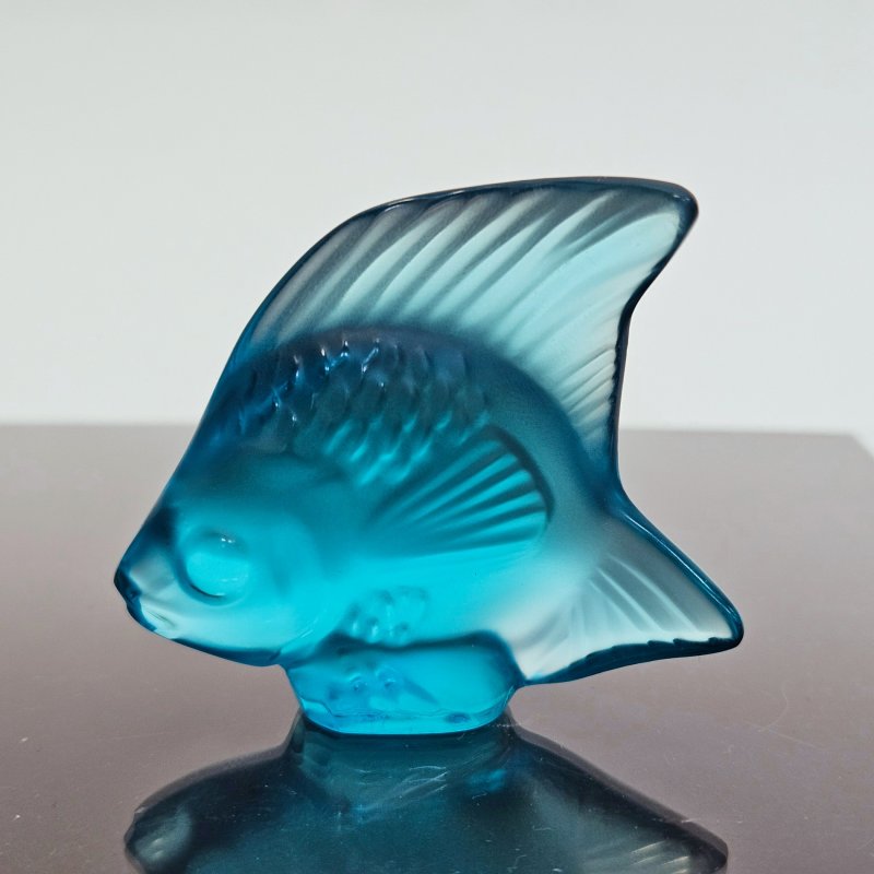 Хрустальная рыбка голубого оттенка Lalique
