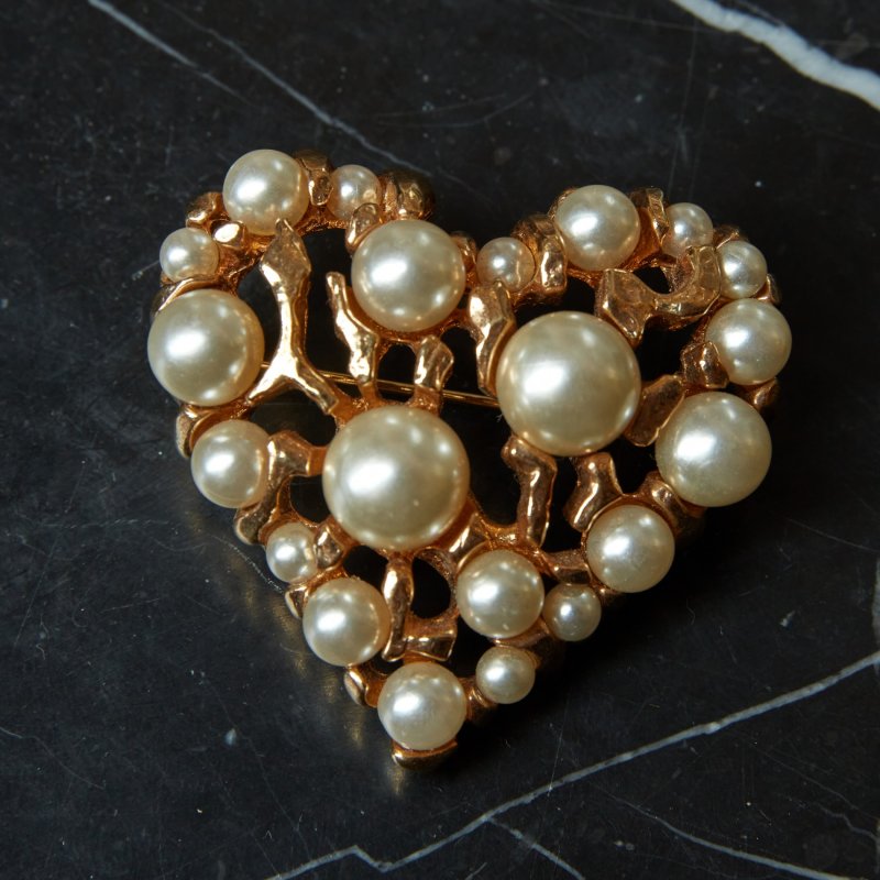 Брошь Сердце с жемчугом Guy Laroche