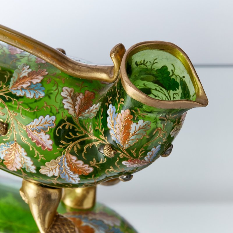 Старинная вытянутая ваза из стекла с ручной росписью