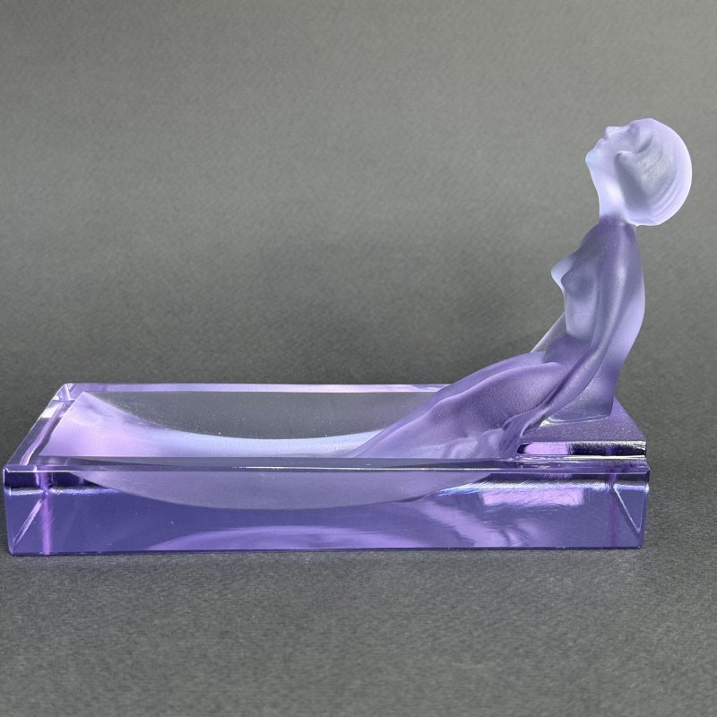 Мелочница из аметистового стекла коллекция Ингрид  дизайн 1930г. Г. Хоффманн Чехия 21 в