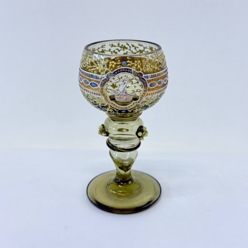 Старинный  жёлто-зелёный бокал для  ликёра