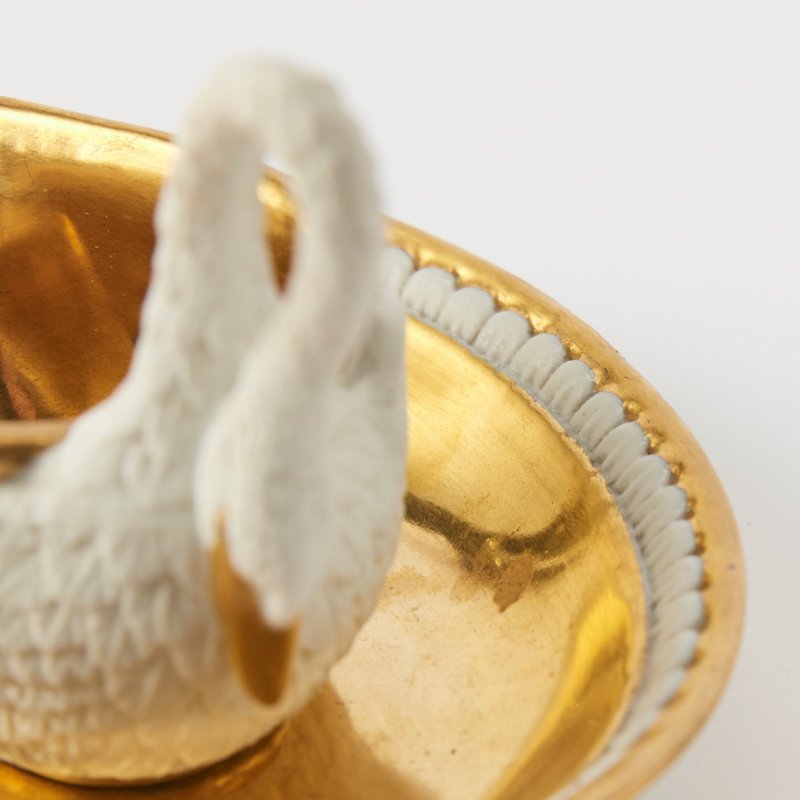 Коллекционная чашка в форме лебедя с блюдцем
