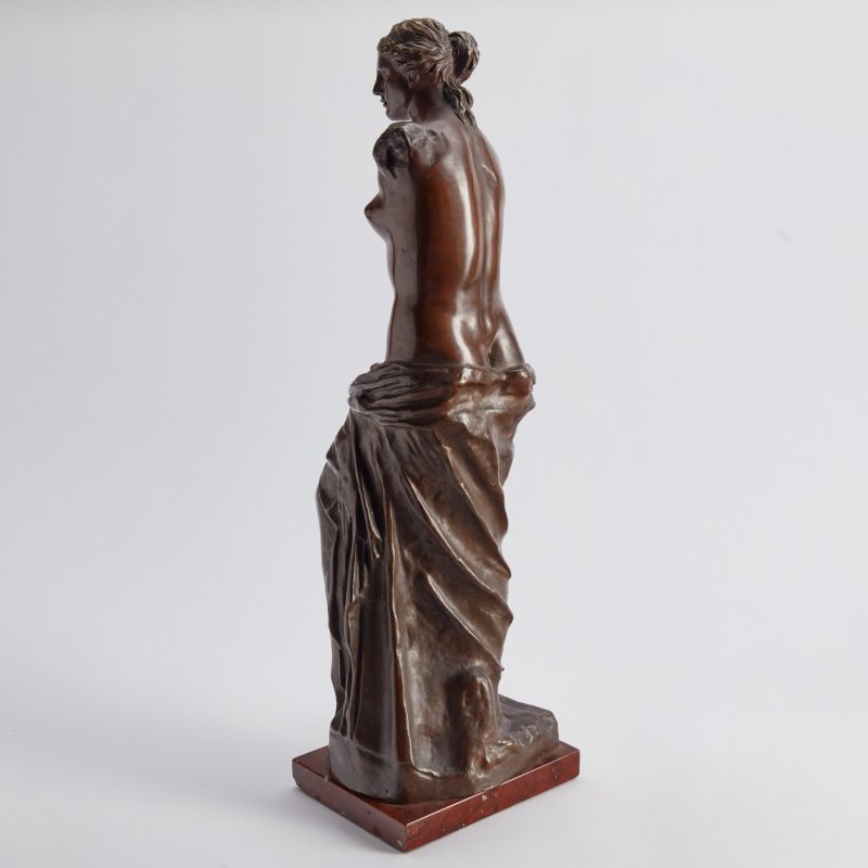 Бронзовая скульптура - музейная копия Венера Милосская
