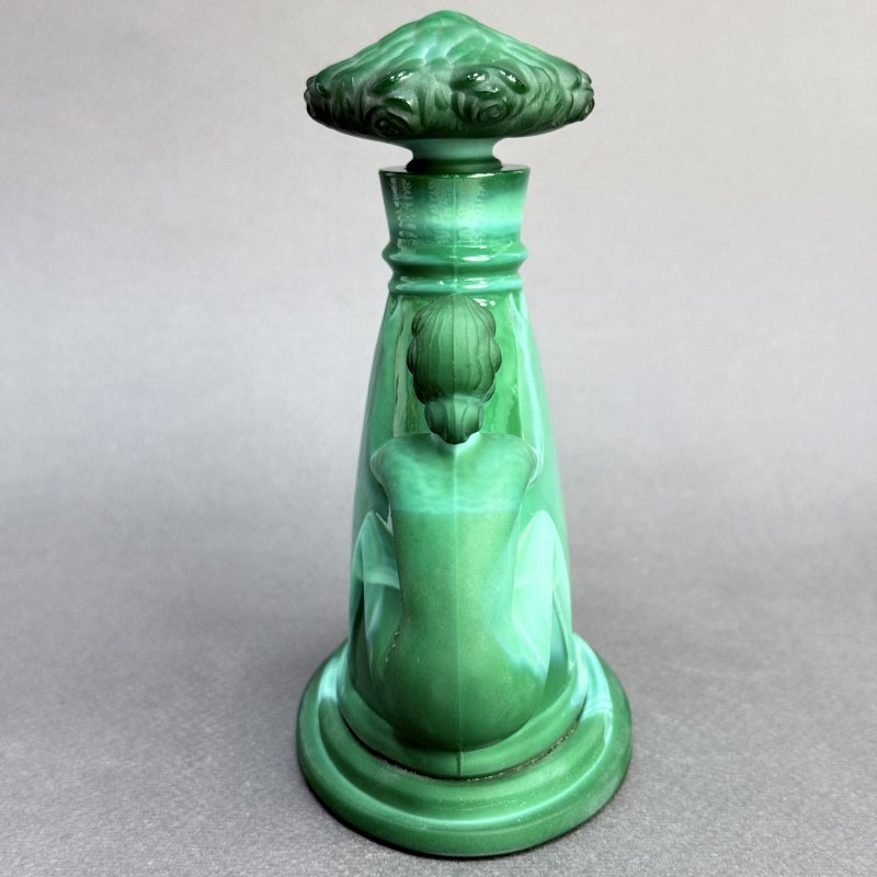 Парфюмерный флакон в стиле Артдеко из малахитового стекла дизайн 1930г. Г. Хоффманн Чехия 21 в (Н)
