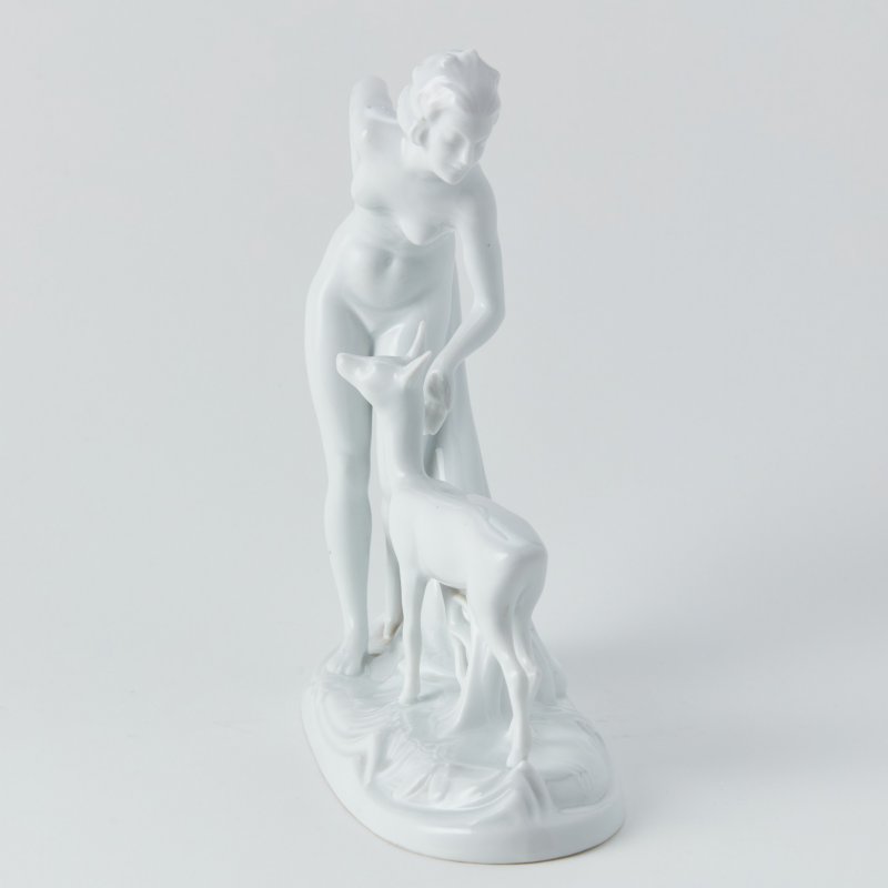 Старинная коллекционная статуэтка Девушка с оленем
