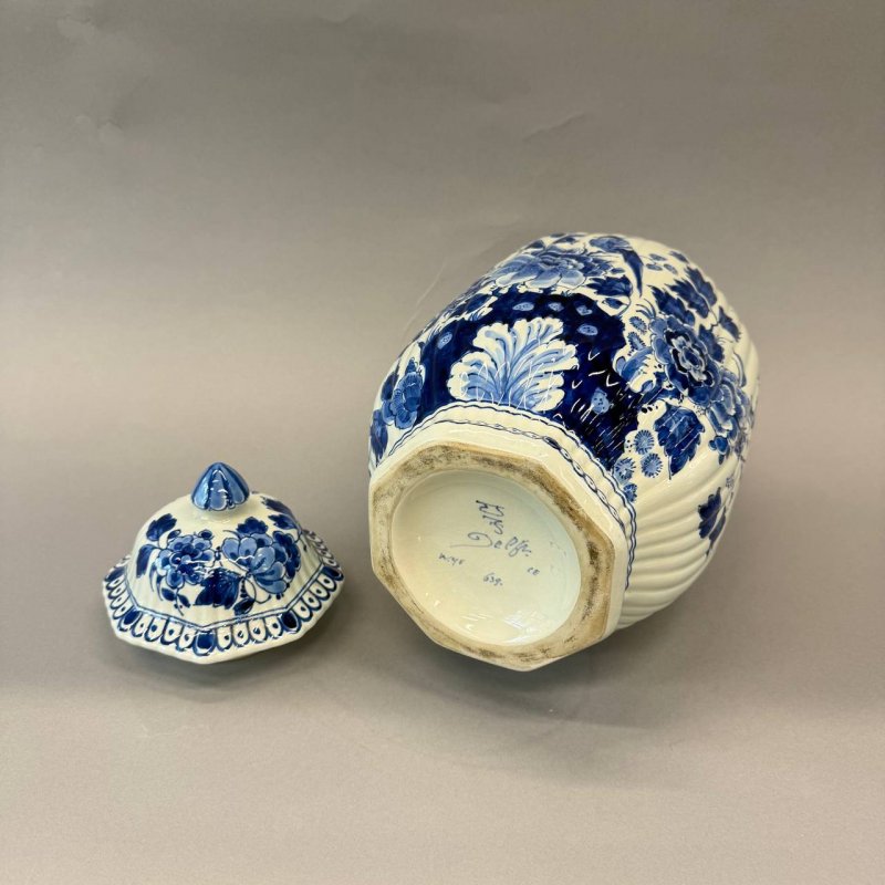 Ваза с крышкой мануфактура Royal Delft