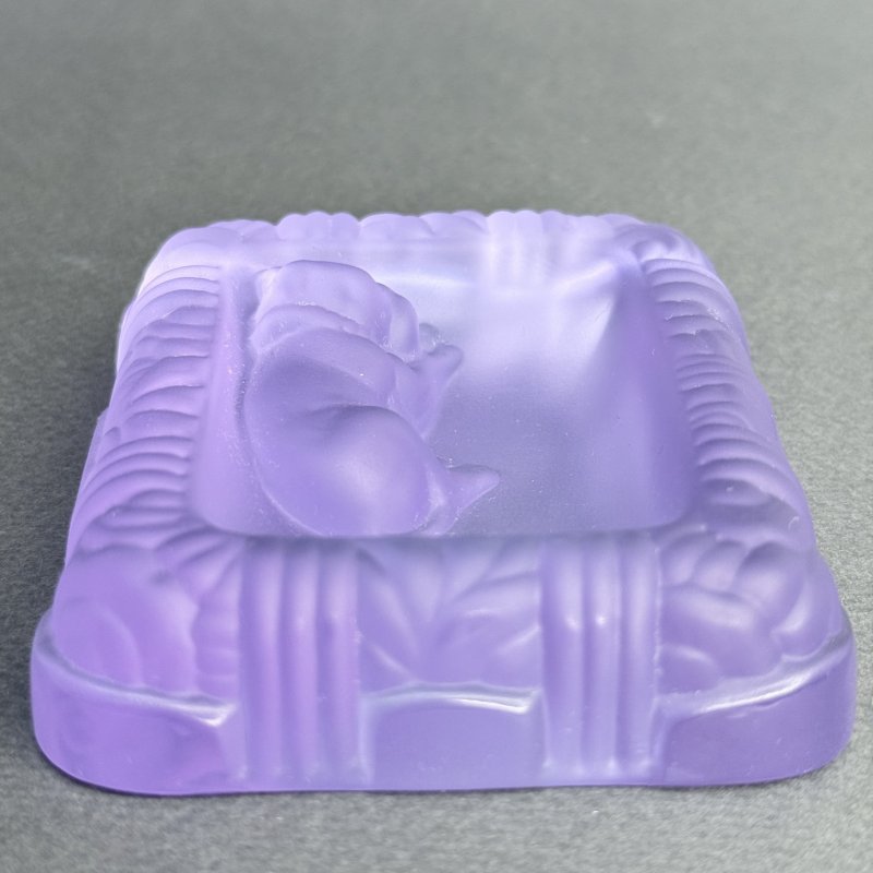 Мелочница с английским бульдогом из аметистового стекла в стиле Артдеко дизайн 1930г. Г. Хоффманн Чехия 21 в