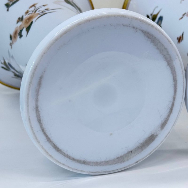 Пара старинных  больших ваз  в стиле Baccarat