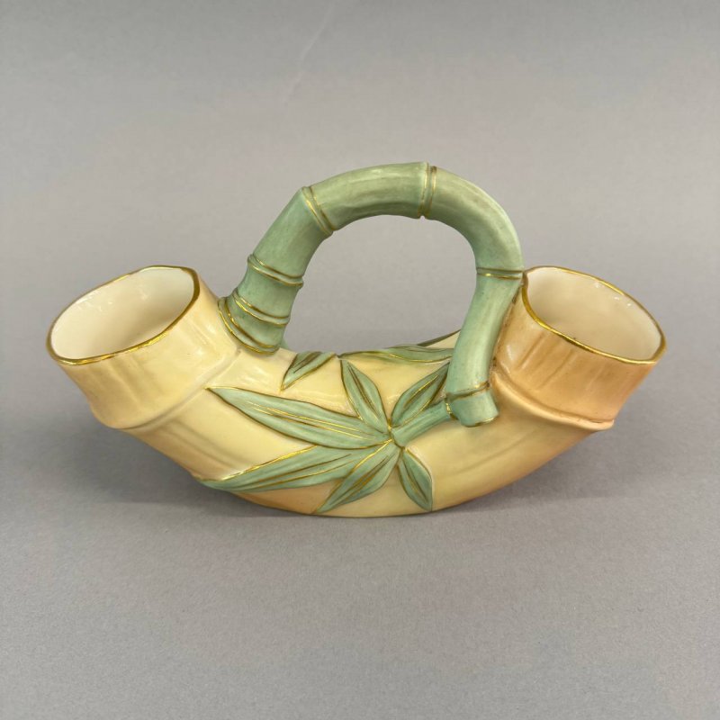 Коллекционная антикварная ваза английской мануфактуры Royal Worcester