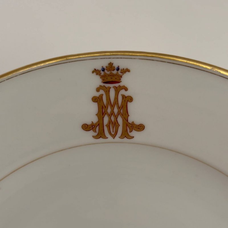 Фарфоровая тарелка Завод Братьев Корниловых с монограммой владельца ММ под  короной