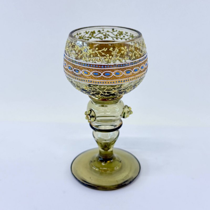 Старинный  жёлто-зелёный бокал для  ликёра