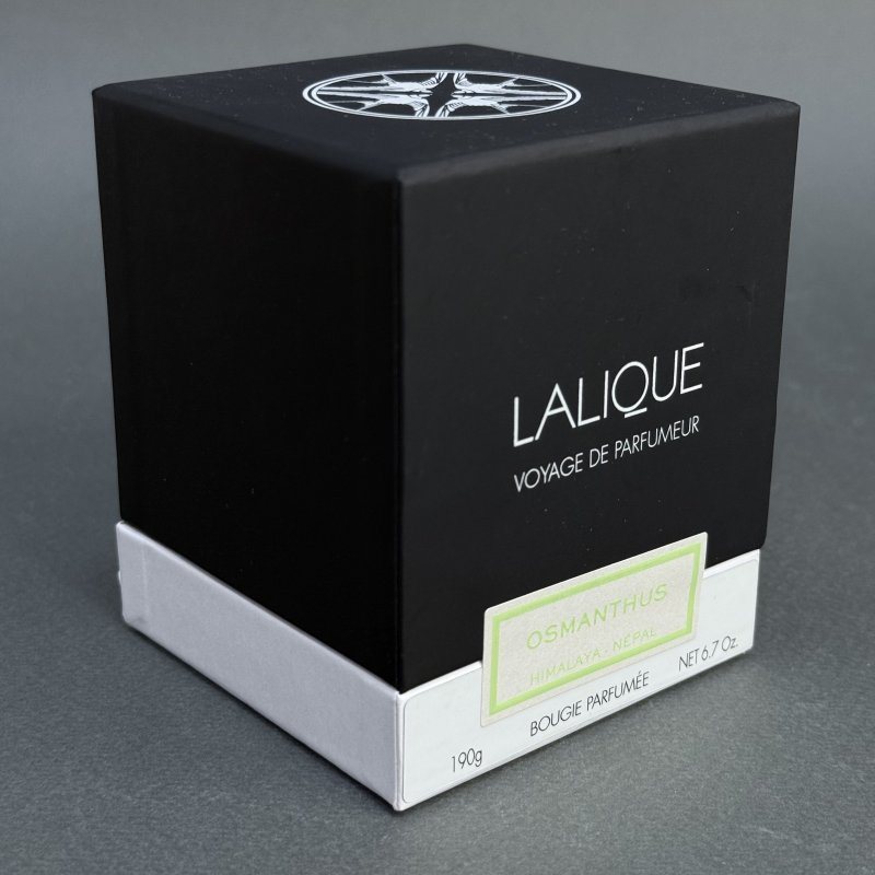 Ароматическая свеча Lalique Osmanthus, Himalaya - Nepal линейка ароматов для дома Voyage de Parfumeur 2024-2025 г