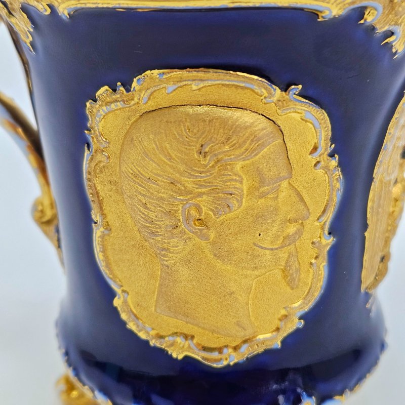 Старинная большая чашка с изображением Наполеона III и императрицы Евгении