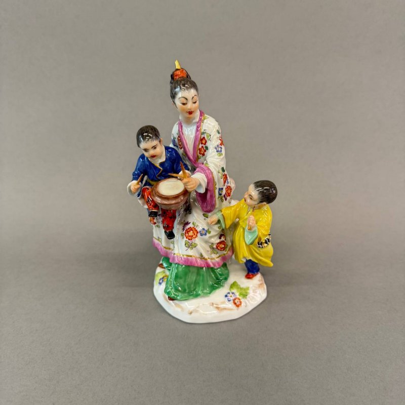 Фигурка Японка с детьми Meissen 1900 гг