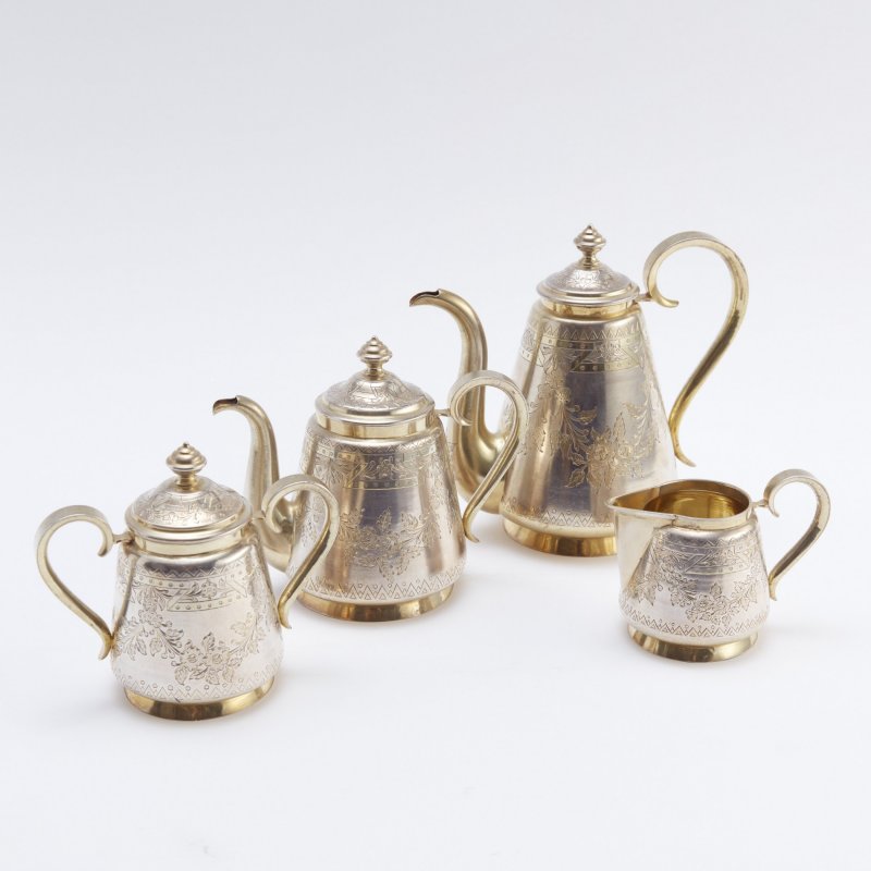 Старинный чайный набор из 4 предметов