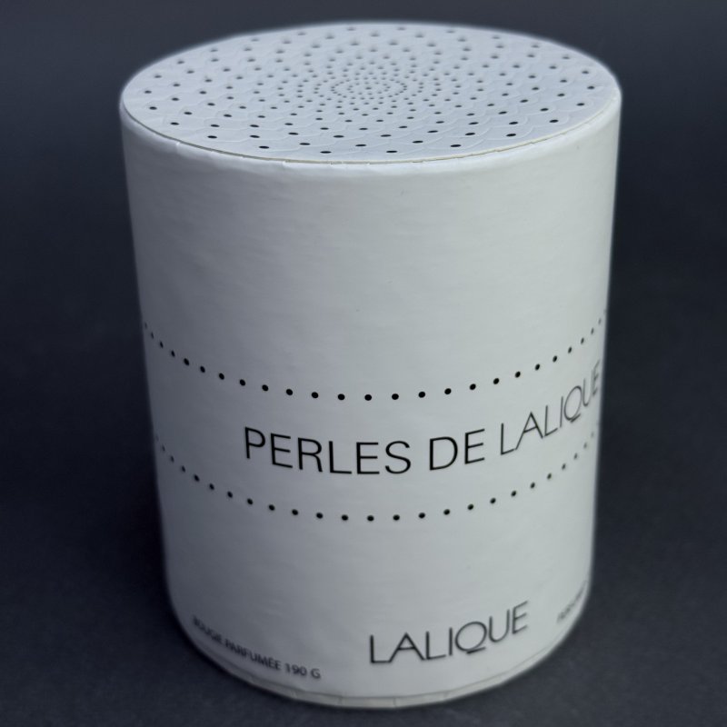 Ароматическая свеча Perles De Lalique парфюмер Mylène Alran 2024-2025 г (д)