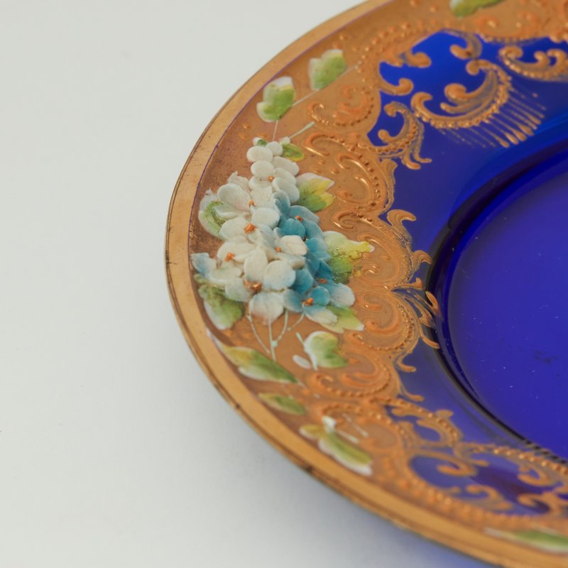 Тарелка синяя с цветами Moser