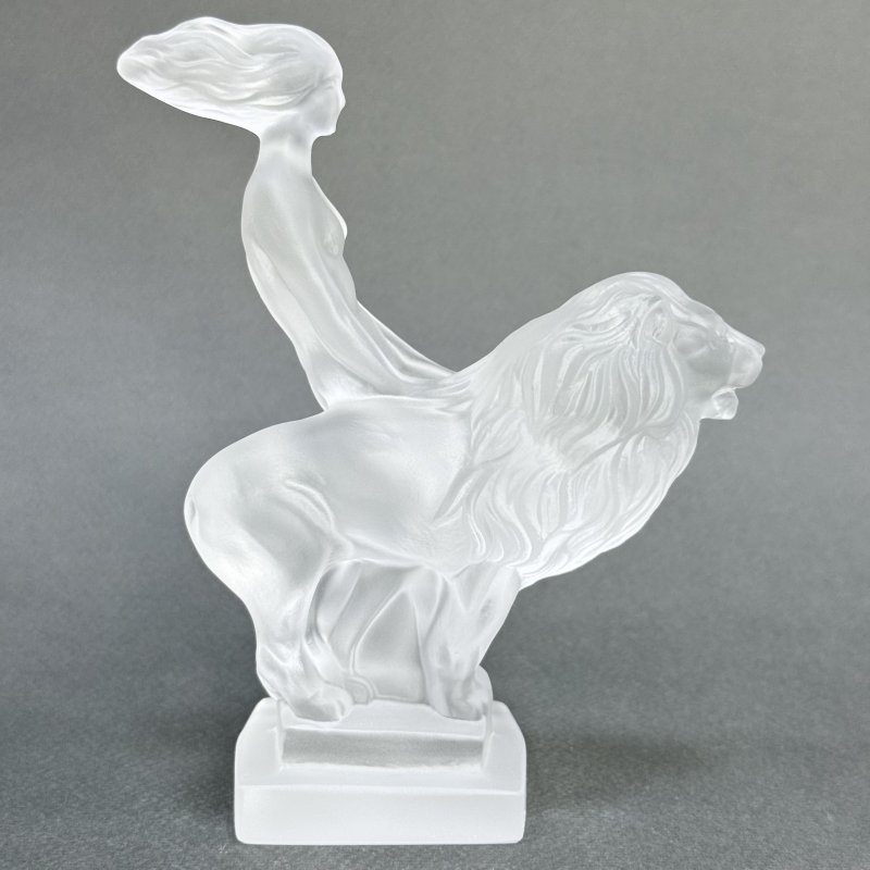 Статуэтка Девушка на льве в стиле Артдеко дизайн 1930г. Г. Хоффманн Чехия 21 в