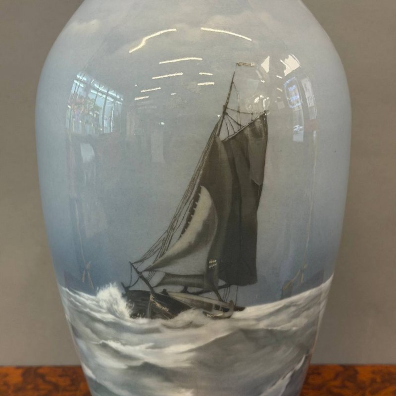 Ваза с изображением парусника в море ИФЗ период Николая II