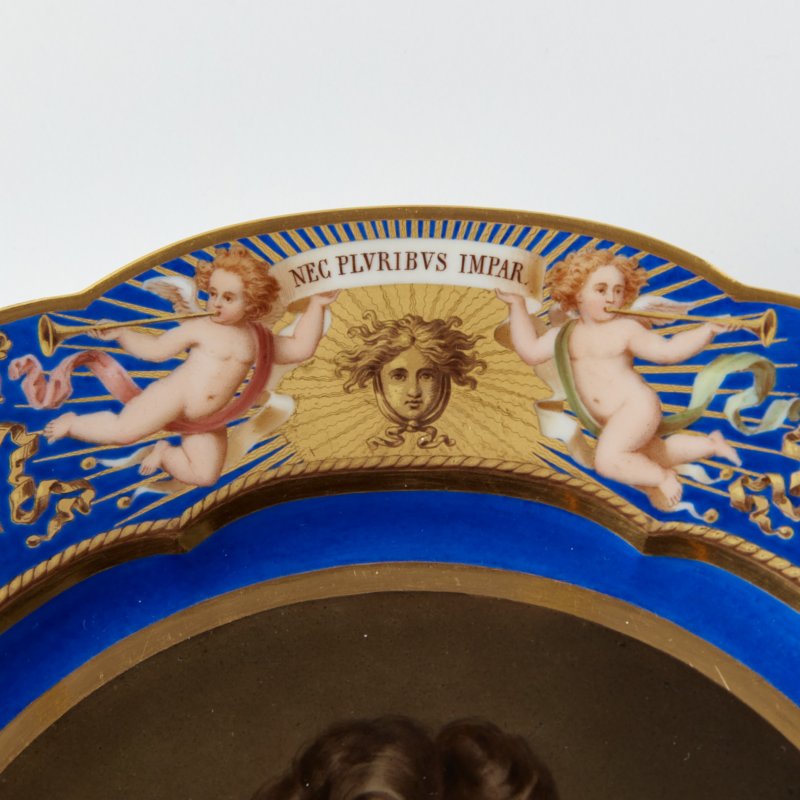 Старинная тарелка ручной работы - портрет маршала Camille d’Hostun