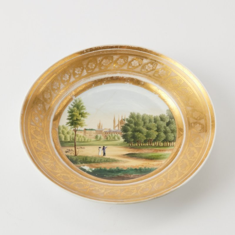 Старинная фарфоровая тарелка с пейзажем