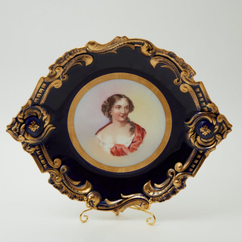 Тарелка с портретом дамы Лимож