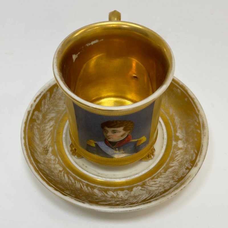 Чашка с блюдцем Офицер в мундире Германия 1830-1840гг 