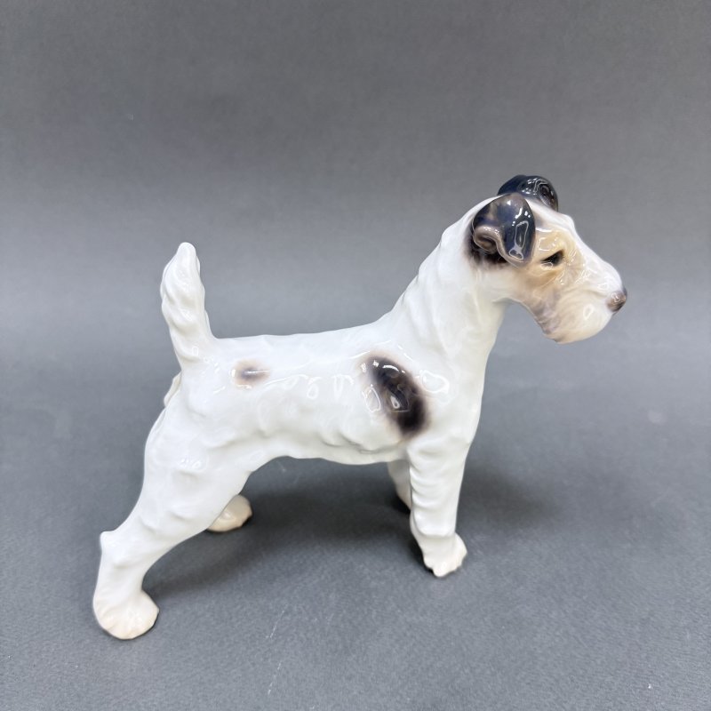 Красивая статуэтка Фокстерьер. Bing & Grondahl, Дания