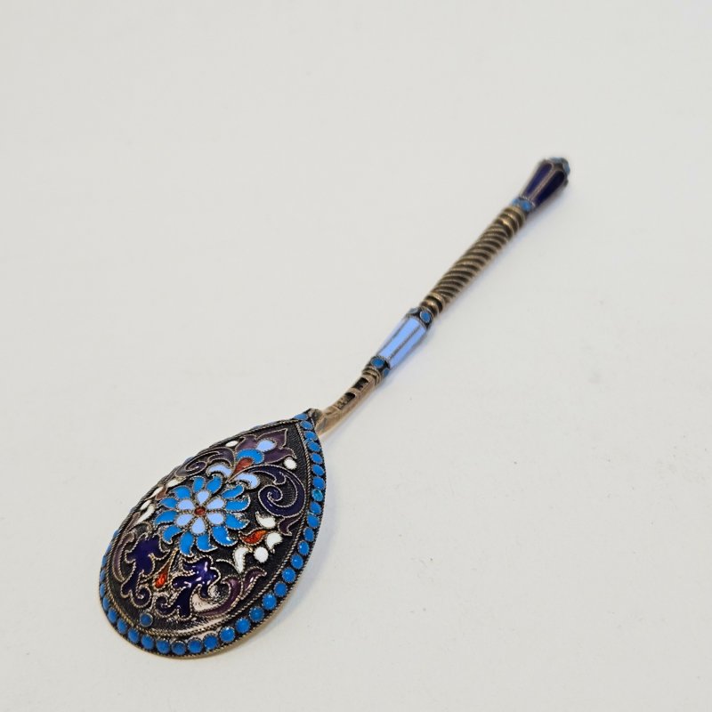 Старинная ложка для чая серебро 84 пр декорирована с технике перегородчатой эмали