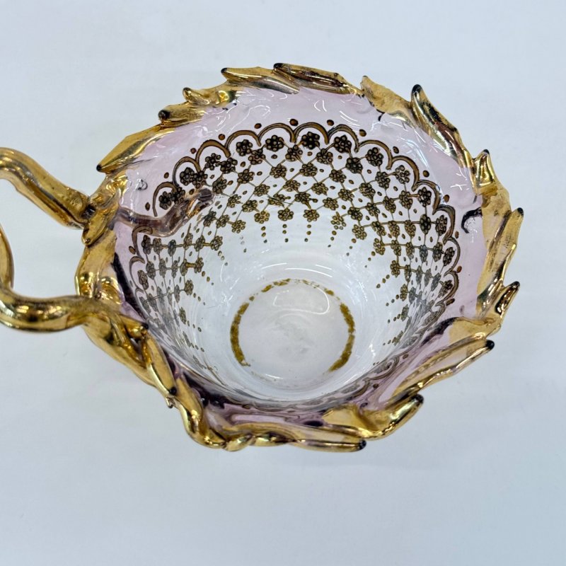 Вазочка с золоченой фигурной ручкой