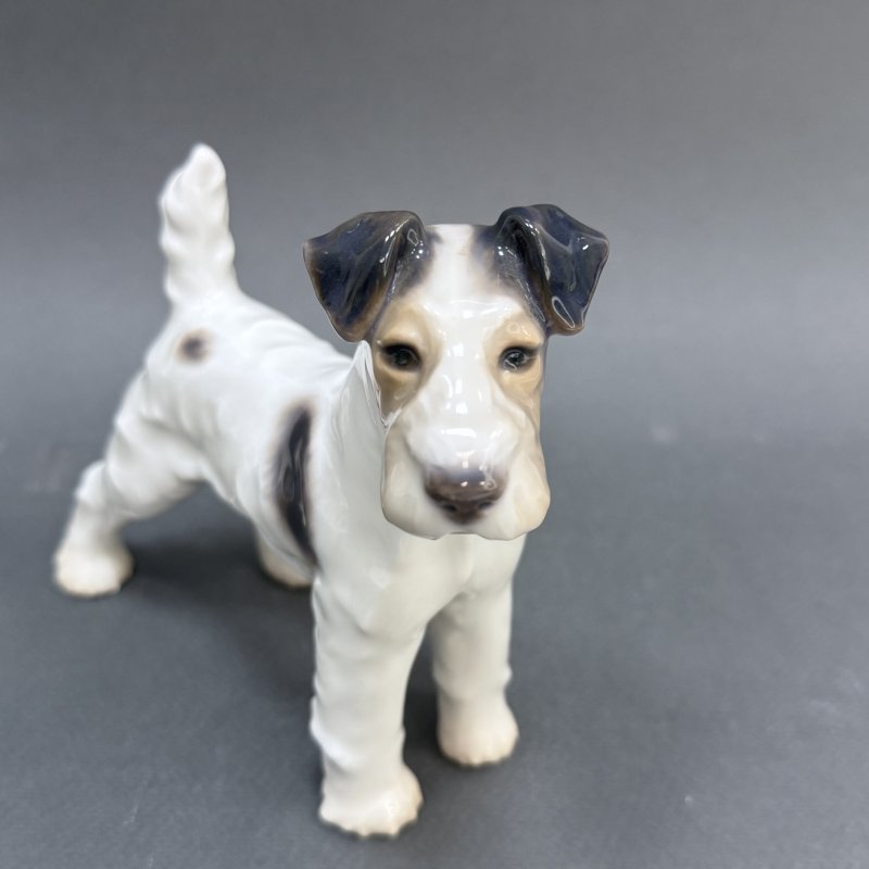 Красивая статуэтка Фокстерьер. Bing & Grondahl, Дания