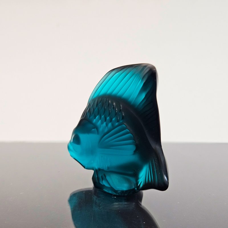 Хрустальная рыбка синего оттенка Lalique
