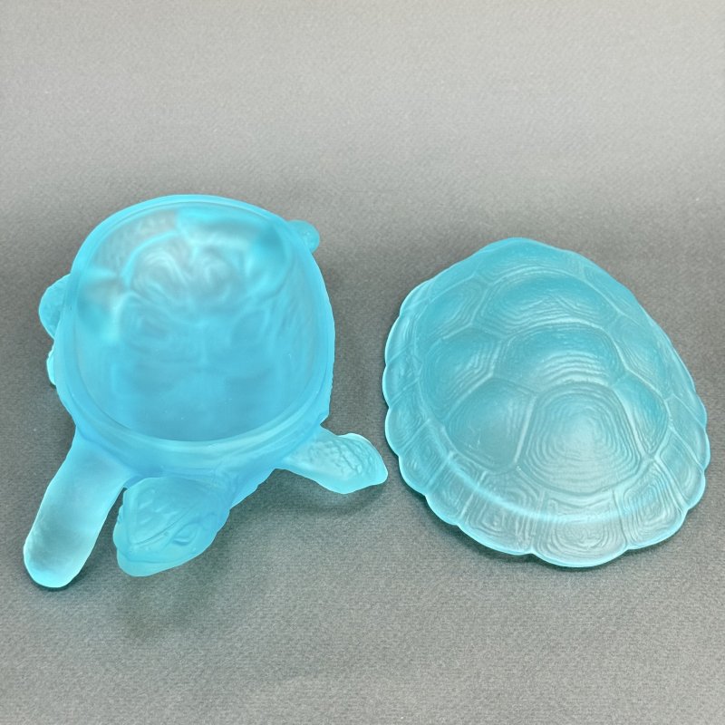 Шкатулка Черепаха из голубого аквамаринового уранового стекла дизайн 1930г. Г. Хоффманн Чехия 21 в