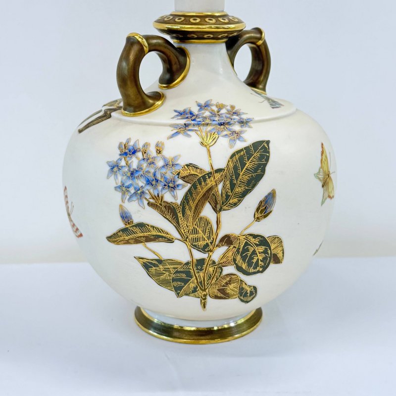 Большая старинная ваза