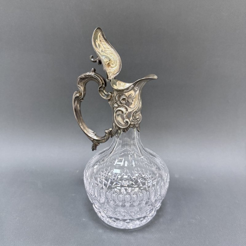Старинный кувшин с серебряным верхом. (к)