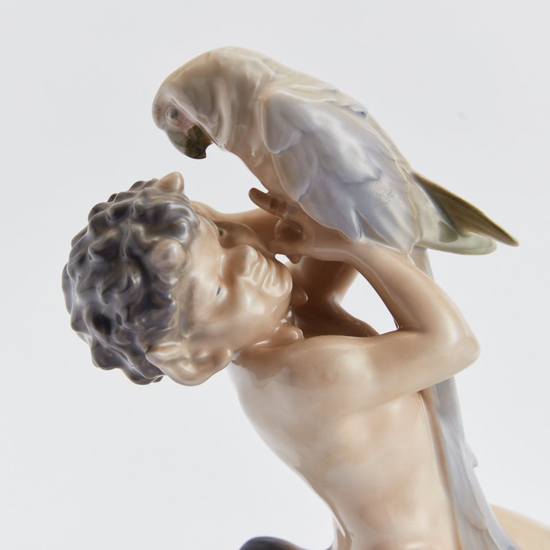 Коллекционная статуэтка Фавн с попугаем