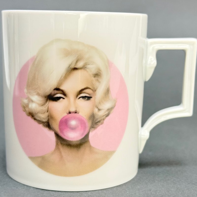 Кружка Meissen × Michael  Meibus  серии «Legends Blowing Bubbles Collection» с изображением Marilyn Monroe Германия 2024 г (j)