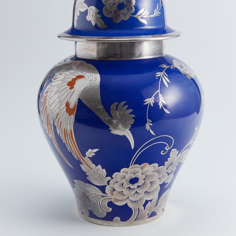 Коллекционная ваза с крышкой, декор silver overlay 