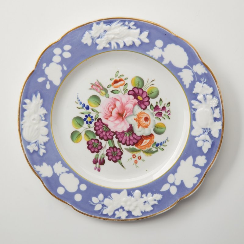 Старинная тарелка с ручной росписью